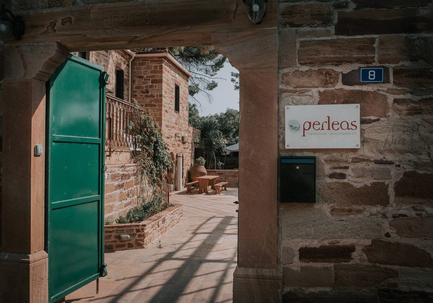 Ξενώνας Περλέας, Κάμπος Χίου, η είσοδος στο κτήμα